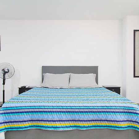 Camelot Apartahotel 메딜린 외부 사진