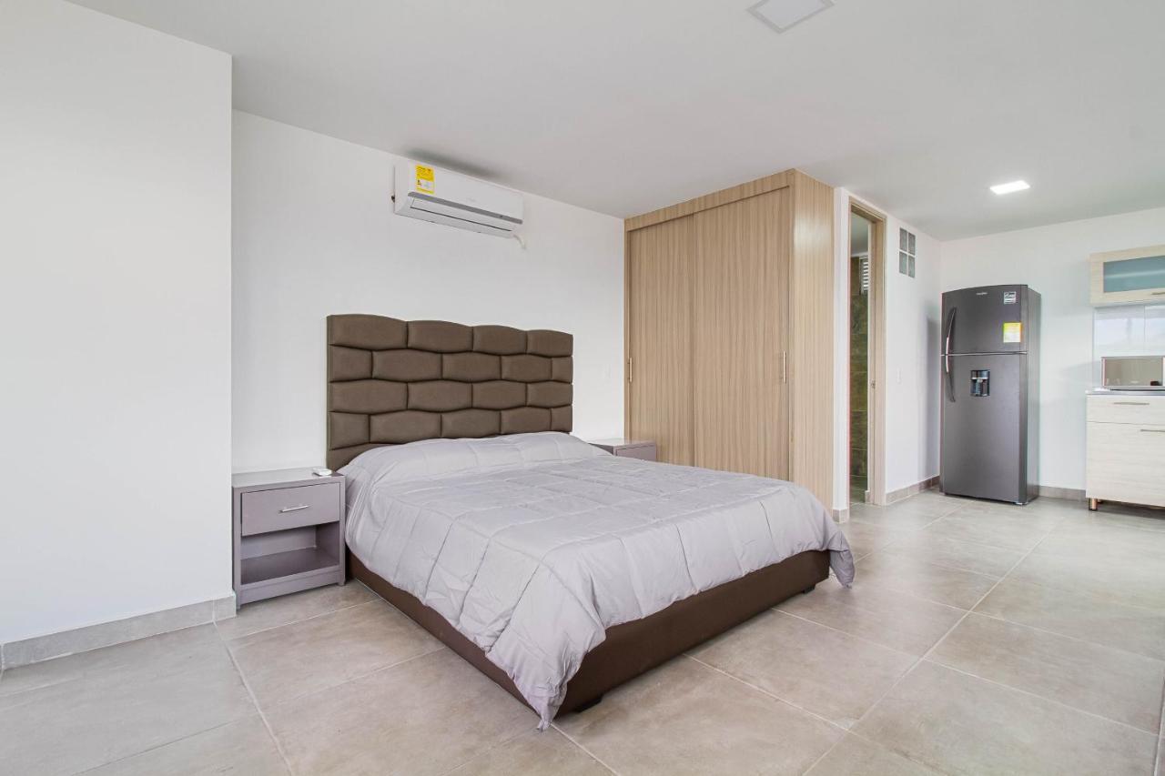 Camelot Apartahotel 메딜린 외부 사진