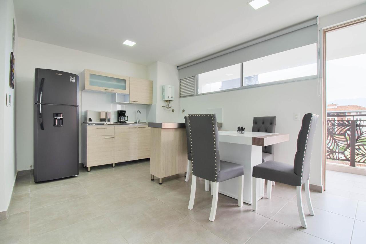 Camelot Apartahotel 메딜린 외부 사진