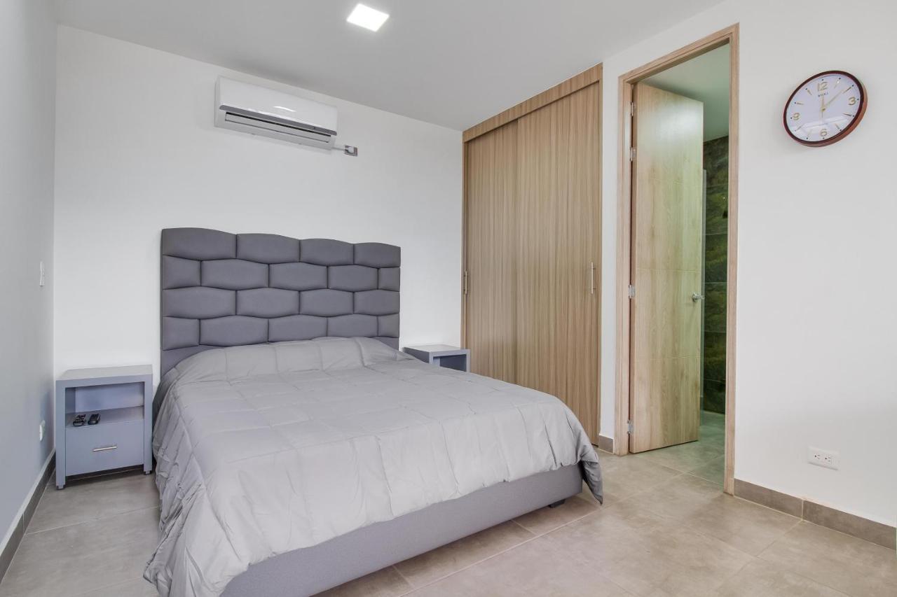 Camelot Apartahotel 메딜린 외부 사진