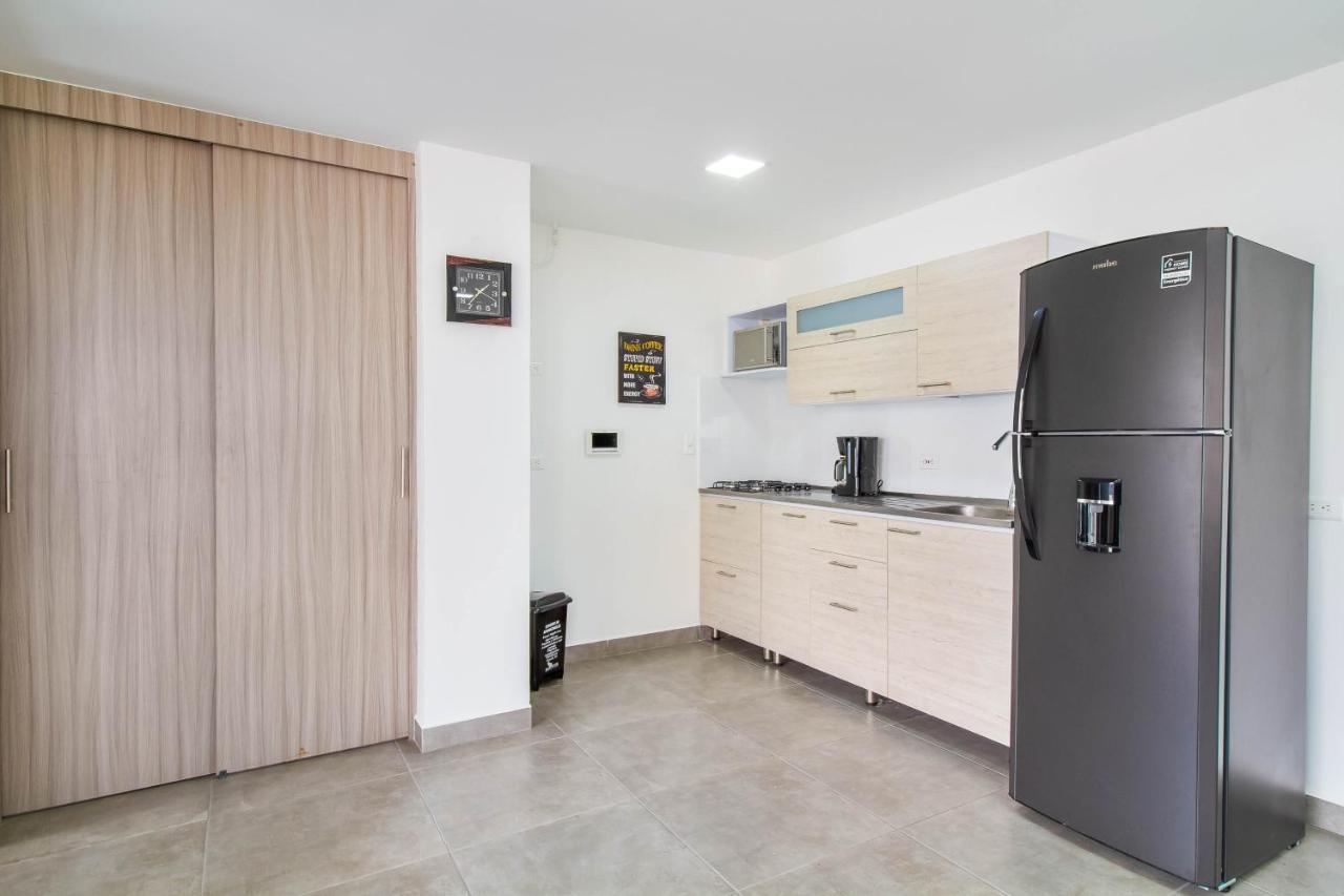 Camelot Apartahotel 메딜린 외부 사진