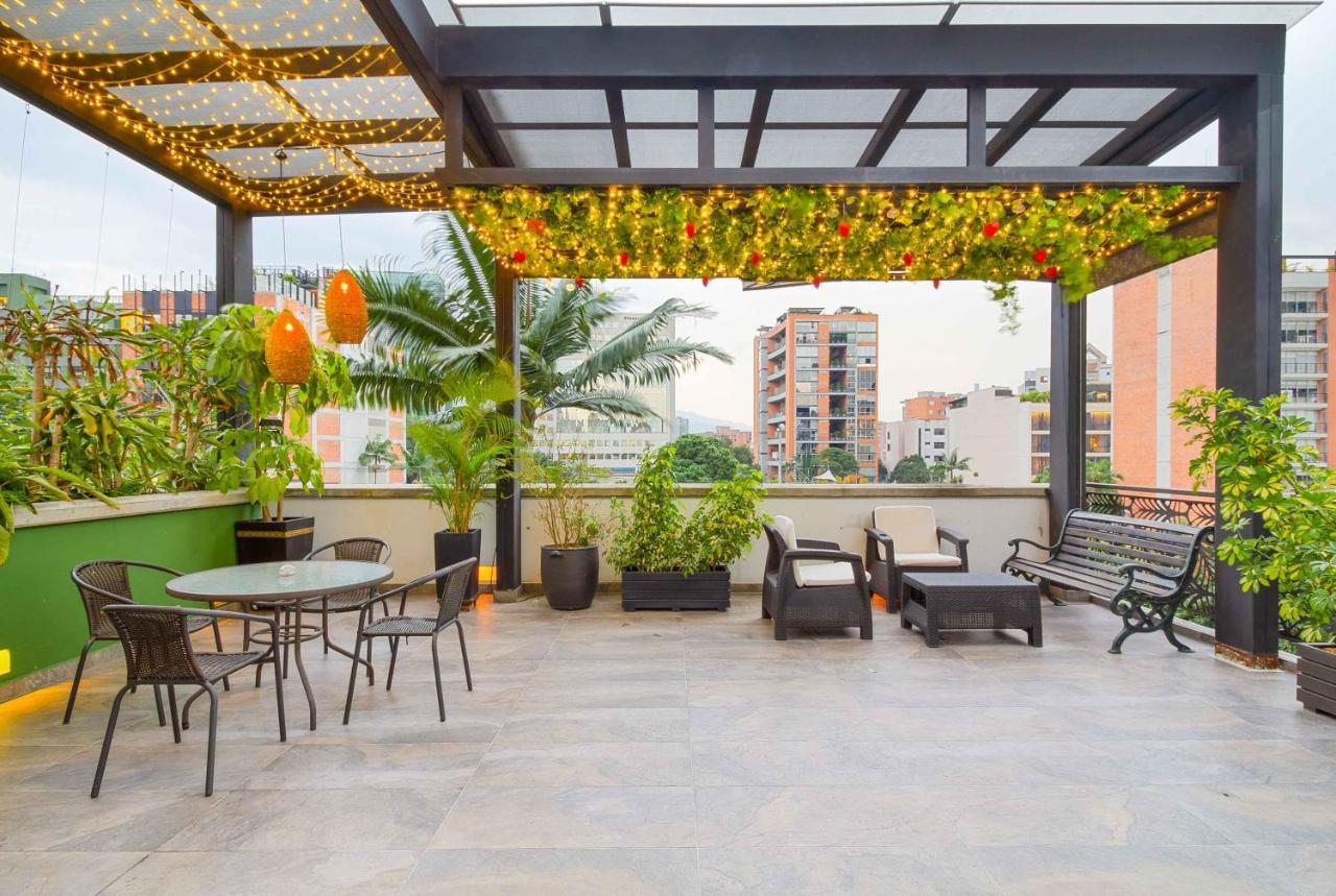 Camelot Apartahotel 메딜린 외부 사진
