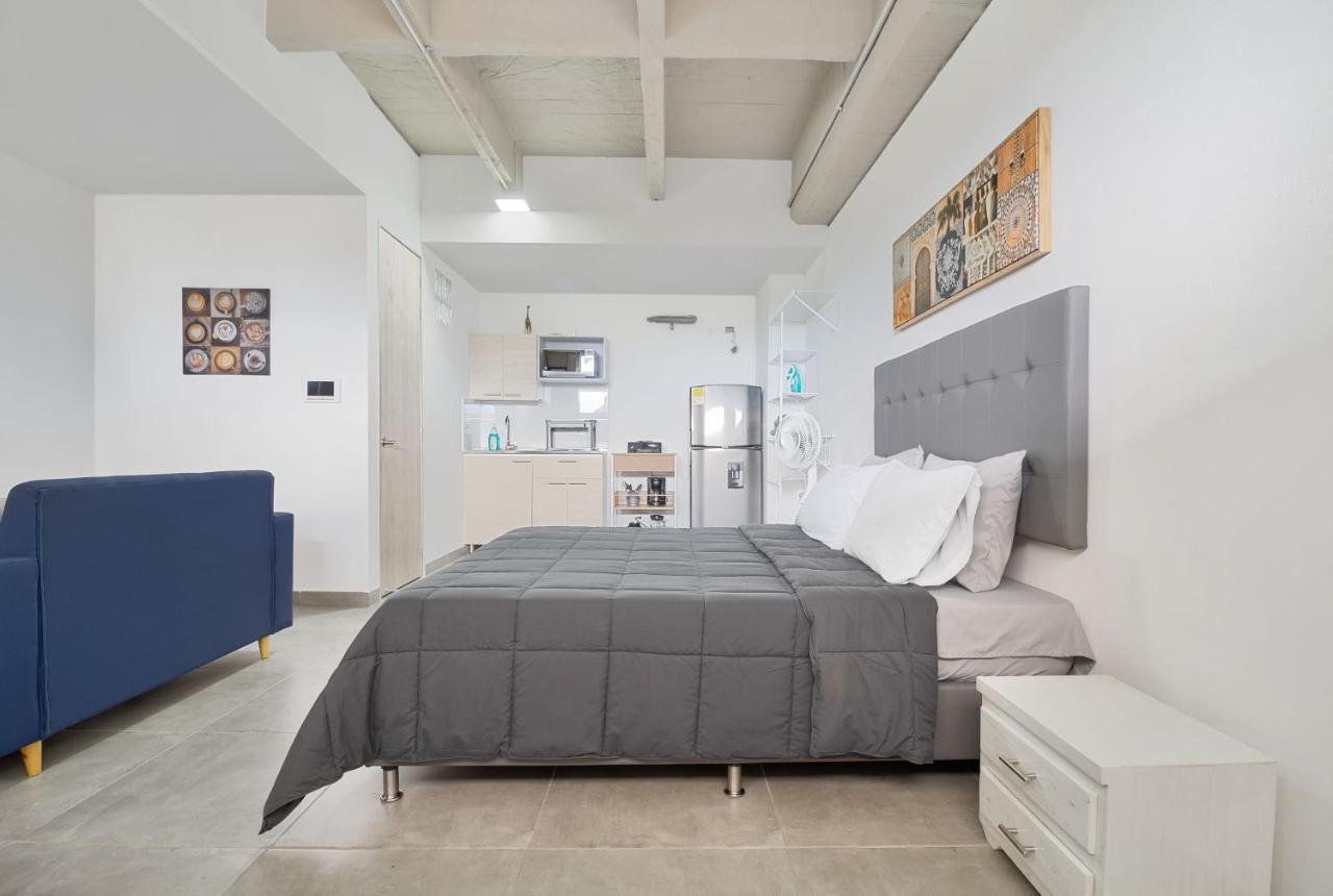 Camelot Apartahotel 메딜린 외부 사진