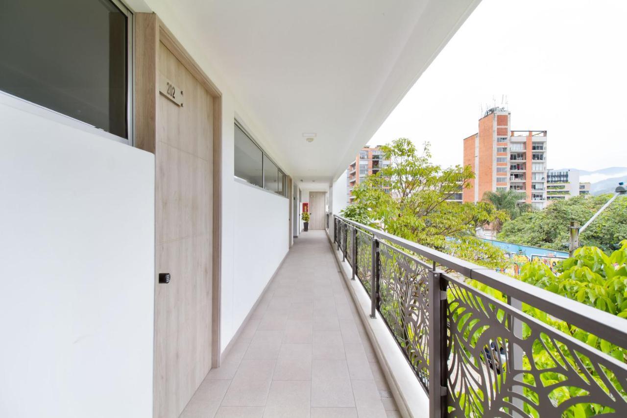 Camelot Apartahotel 메딜린 외부 사진