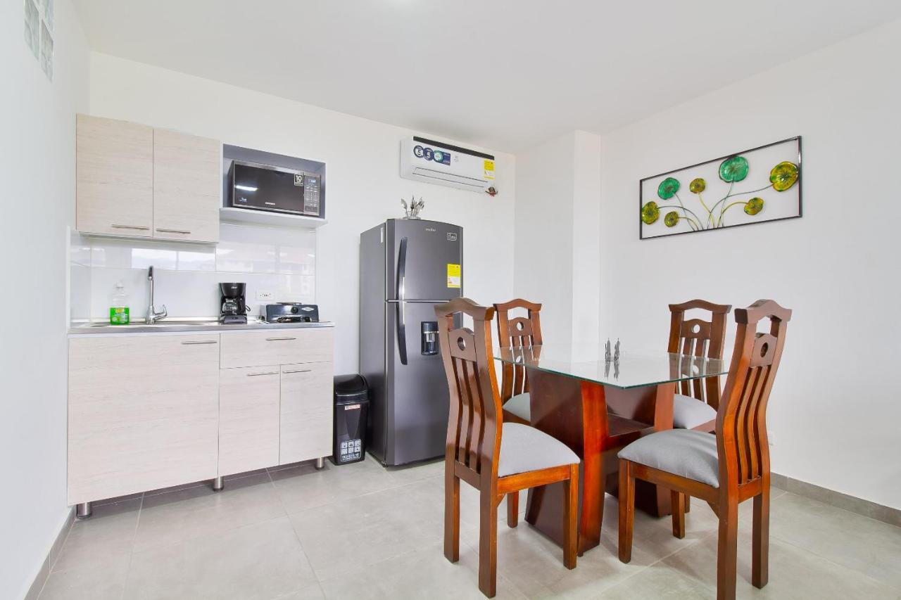 Camelot Apartahotel 메딜린 외부 사진